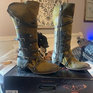 Women’s Freebirds size 11